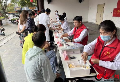 醫(yī)心向黨 健康義診進社區(qū)——蘭山區(qū)人民醫(yī)院開展健康咨詢服務(wù)