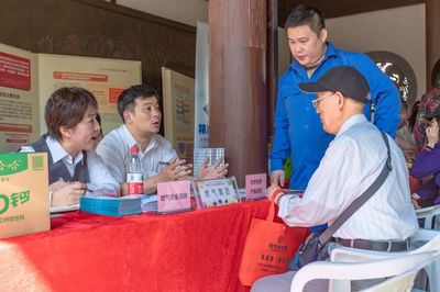 一站式社區(qū)服務(wù) 健康義診、養(yǎng)老咨詢、生活服務(wù)與產(chǎn)品特賣全面啟動