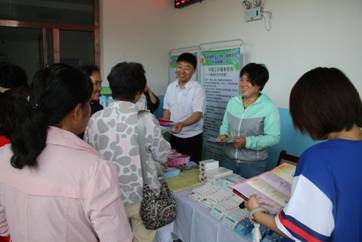 土右旗開展“關愛婦幼健康、確保母嬰平安”宣傳服務活動，提供健康咨詢服務